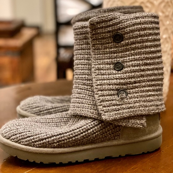 GREY  SWEATER UGG BOOTS SIZE 7! - Picture 3 of 12
